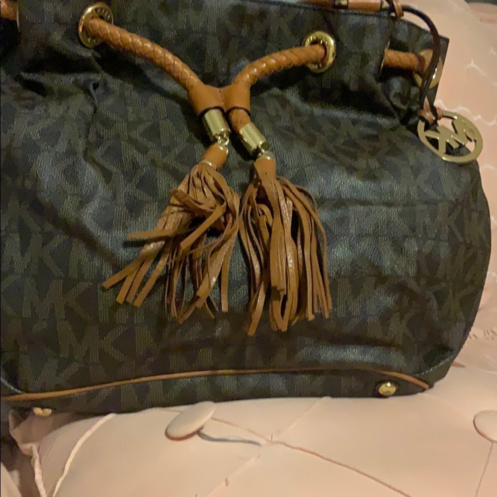 Authentic Michael kors bag.
